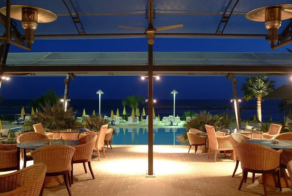 palm_beach_hotel_bungalow_shabavizparvaz_10.jpg