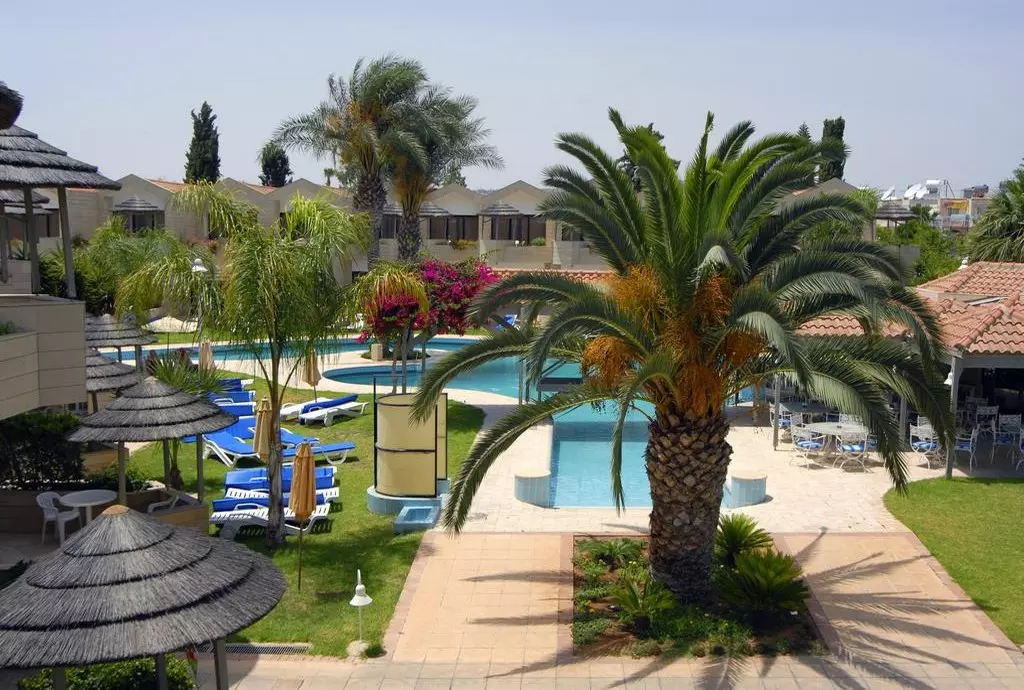 palm_beach_hotel_bungalow_shabavizparvaz_13.jpg