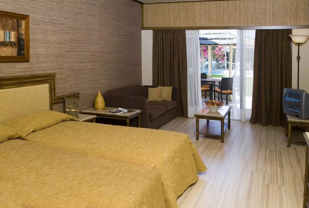 palm_beach_hotel_bungalow_shabavizparvaz_17.jpg