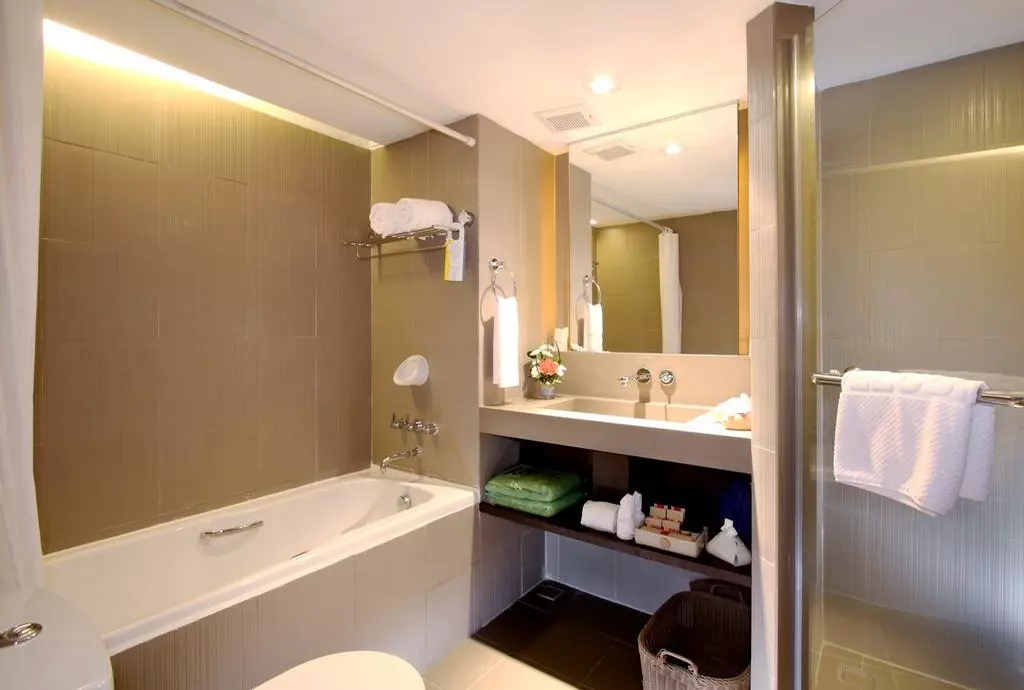 patong_beach_shabavizparvaz_09.jpg patong_beach_shabavizparvaz_09.jpg