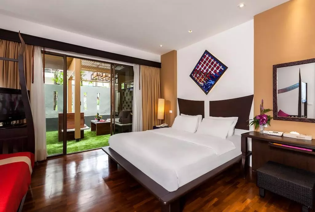 patong_beach_shabavizparvaz_15.jpg patong_beach_shabavizparvaz_15.jpg