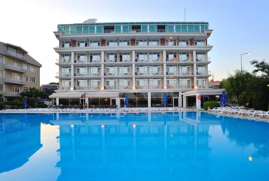 pelikan_istanbul_shabavizparvaz_02.jpg