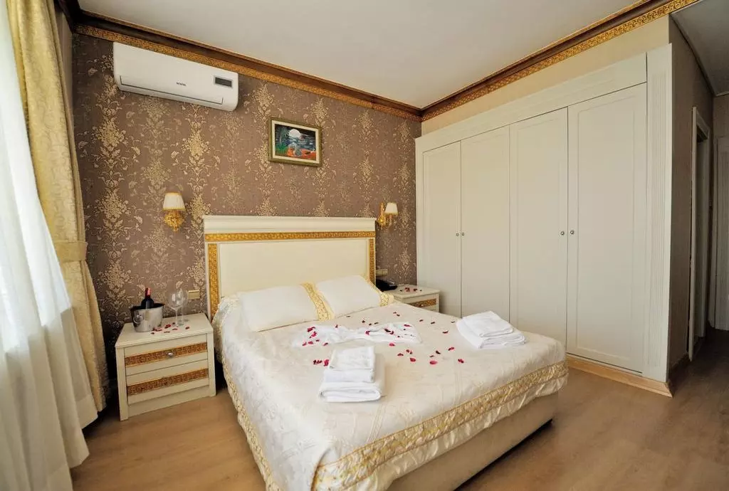 pelikan_istanbul_shabavizparvaz_08.jpg