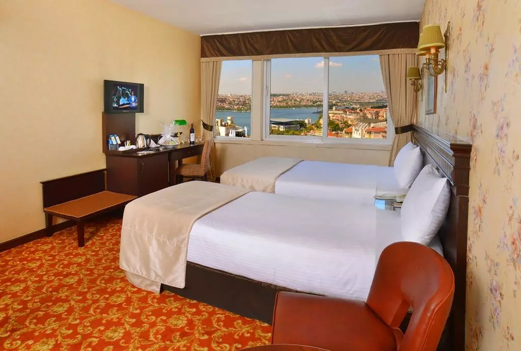 pera_rose_istanbul_shabavizparvaz_02.jpg