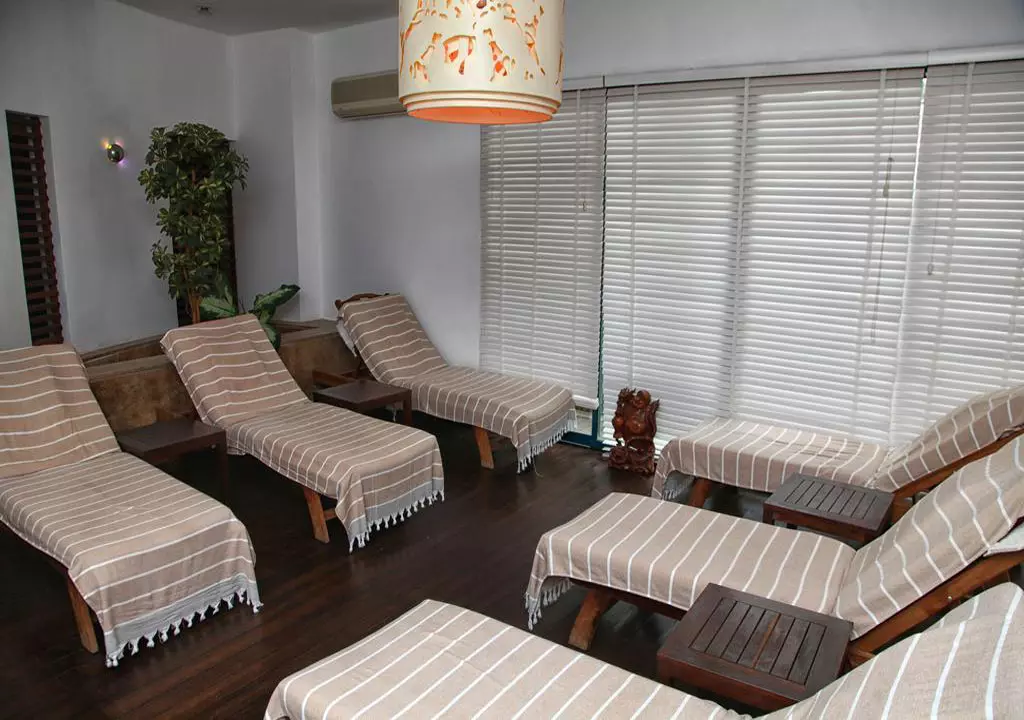 queens_park_lejardin_shabavizparvaz_24.jpg