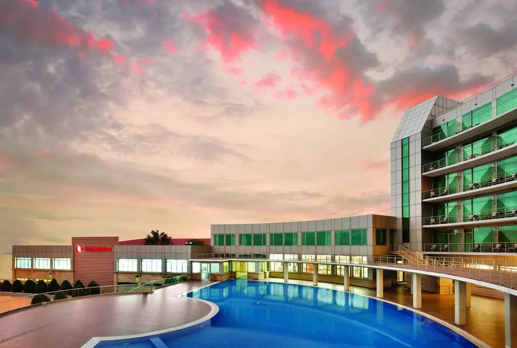 ramada_baku_shabavizparvaz_01.jpg