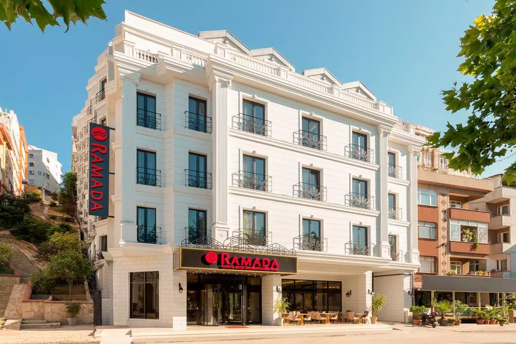 ramada_suite_golden_horn_shabavizparvaz_01.jpg