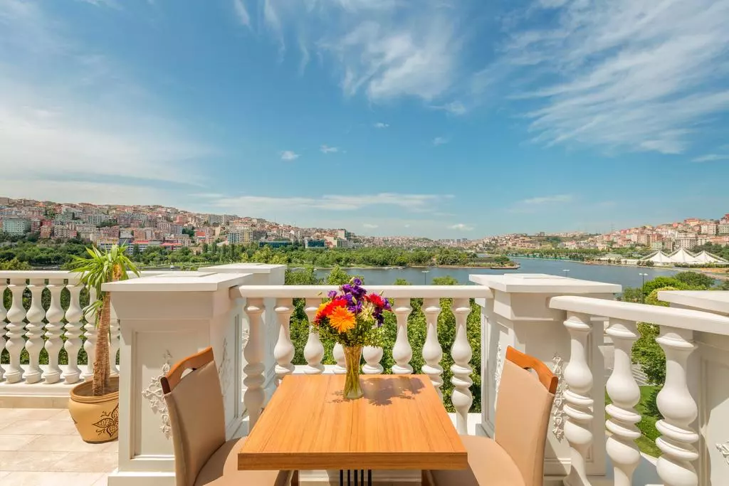 ramada_suite_golden_horn_shabavizparvaz_06.jpg