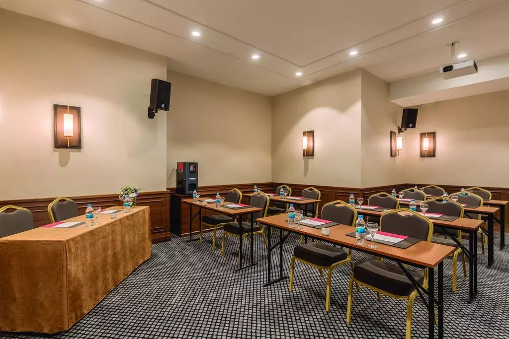 ramada_suite_golden_horn_shabavizparvaz_15.jpg