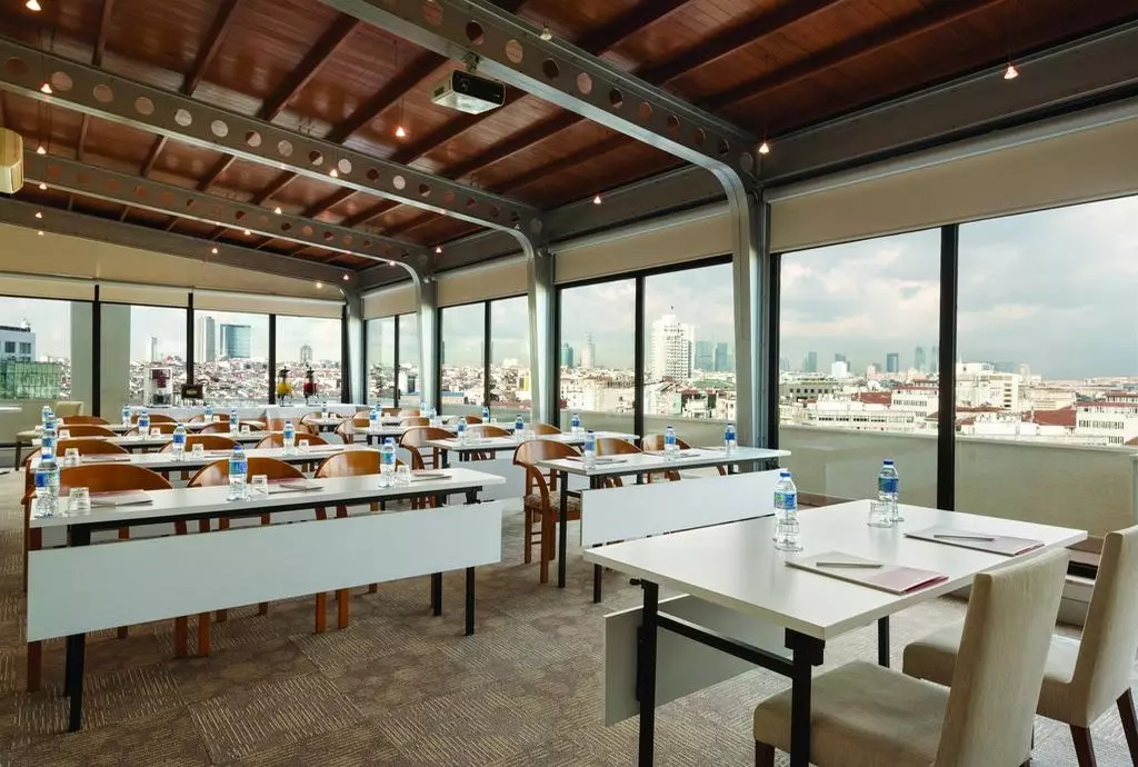 ramada_taksim_istanbul_shabavizparvaz_21.jpg