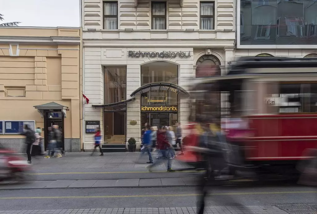 richmond_istanbul_shabavizparvaz_02.jpg