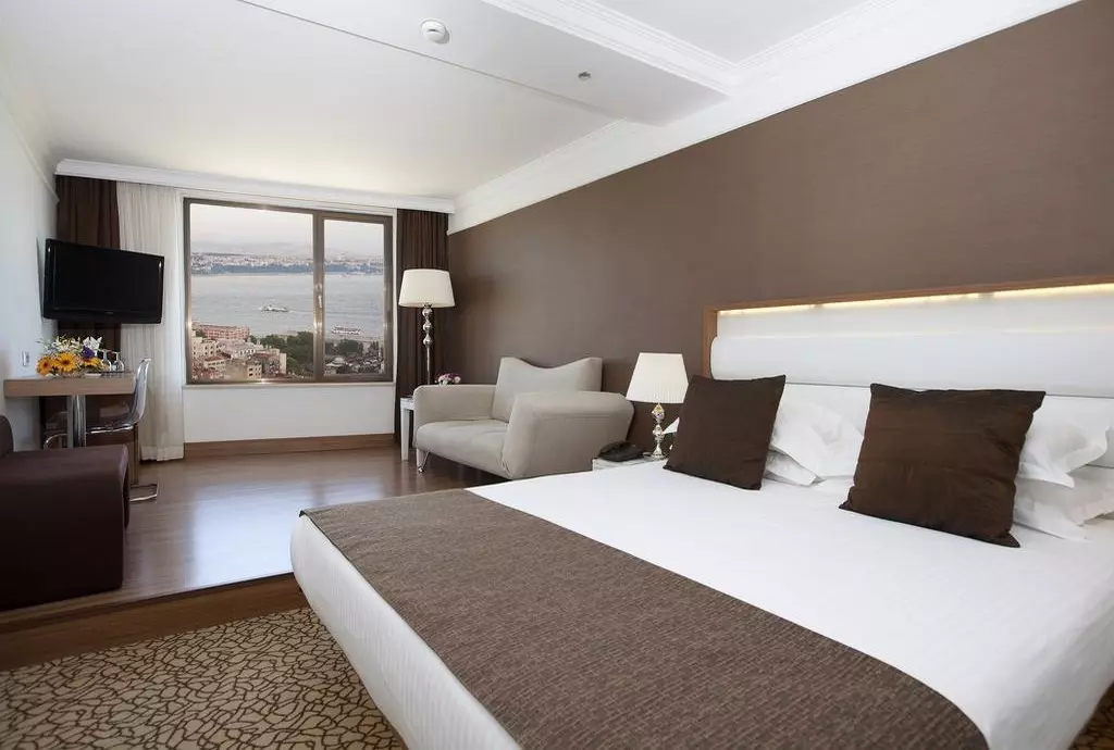 richmond_istanbul_shabavizparvaz_03.jpg