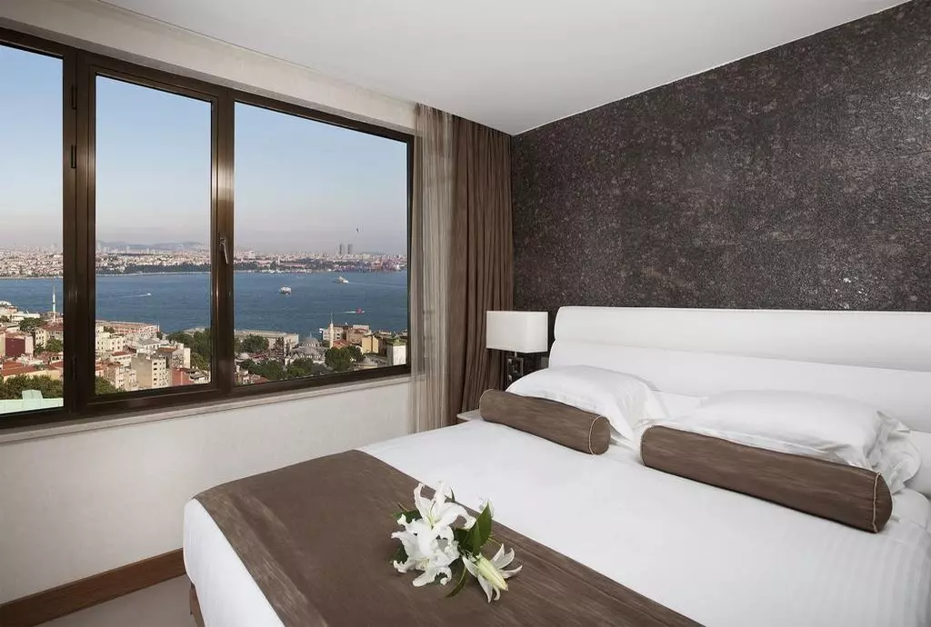 richmond_istanbul_shabavizparvaz_11.jpg