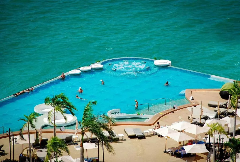 royal_cliff_beach_shabavizparvaz_03.jpg