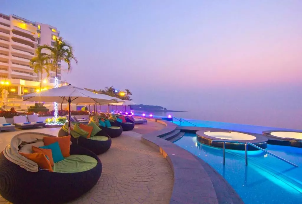 royal_cliff_beach_shabavizparvaz_05.jpg