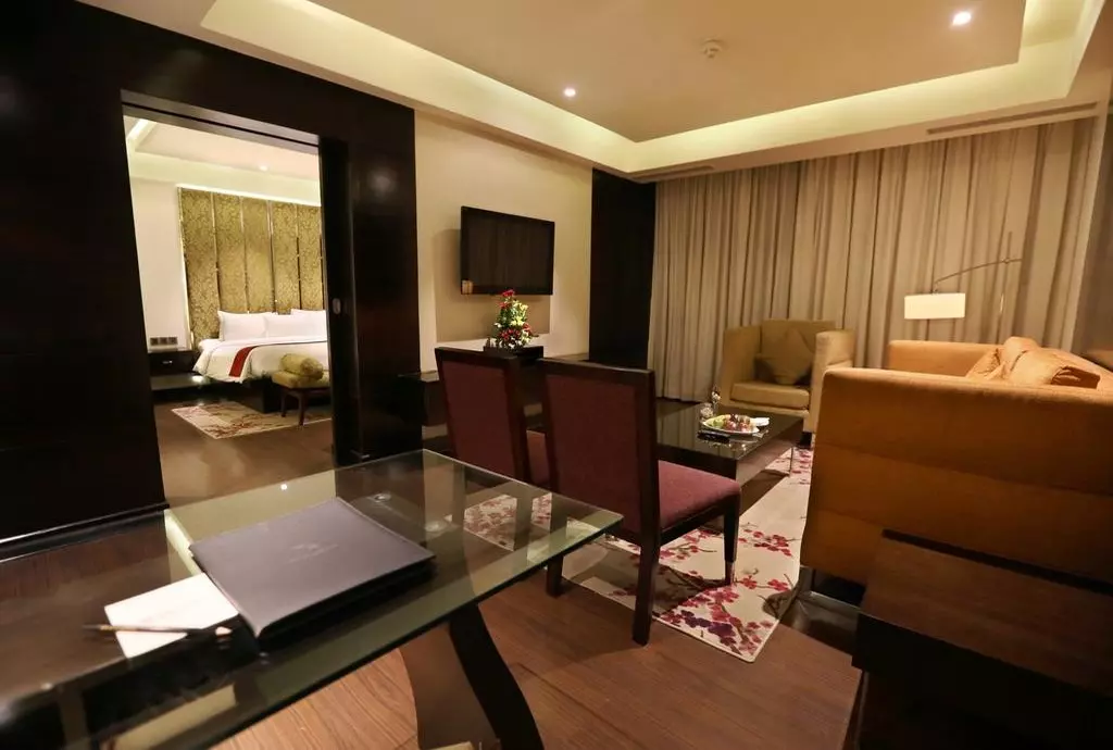 royal_orchid_jaipur_shabavizparvaz_01.jpg