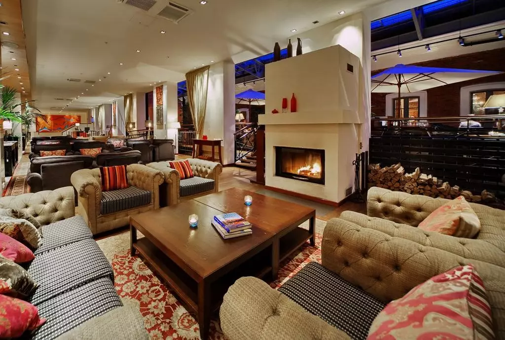 solo_sokos_palace_bridge_st_petersburg_shabavizparvaz_04.jpg solo_sokos_palace_bridge_st_petersburg_shabavizparvaz_04.jpg