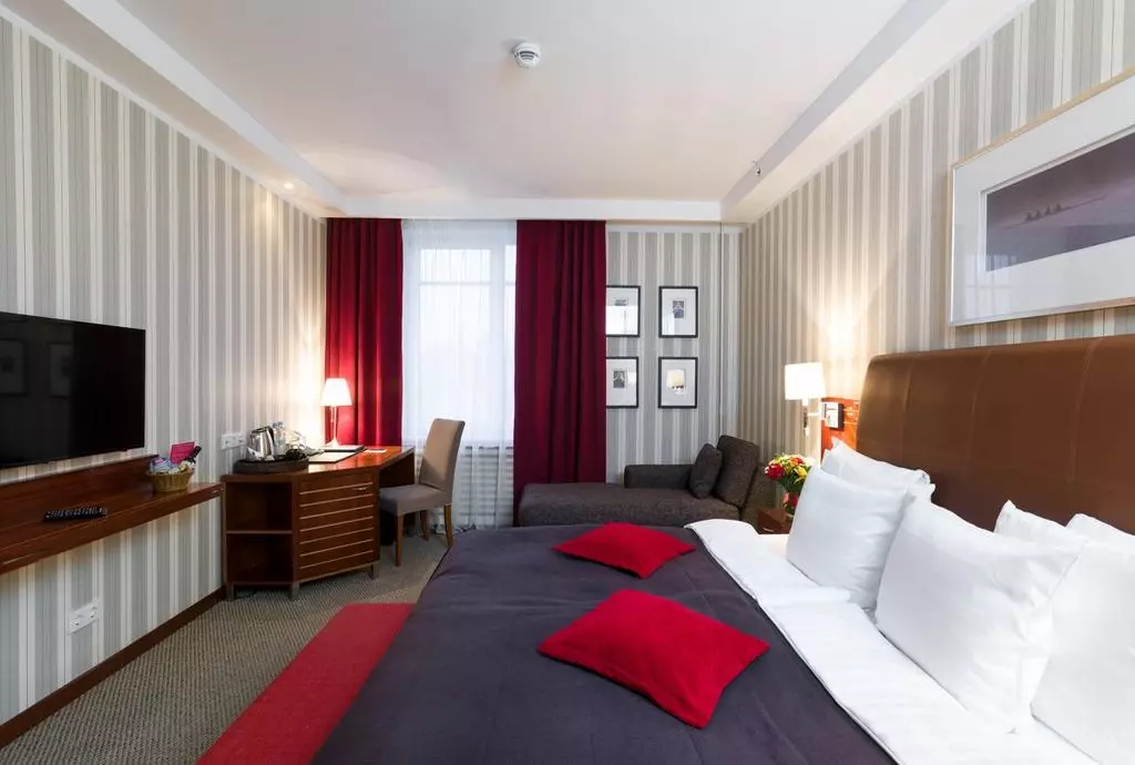 solo_sokos_palace_bridge_st_petersburg_shabavizparvaz_06.jpg solo_sokos_palace_bridge_st_petersburg_shabavizparvaz_06.jpg