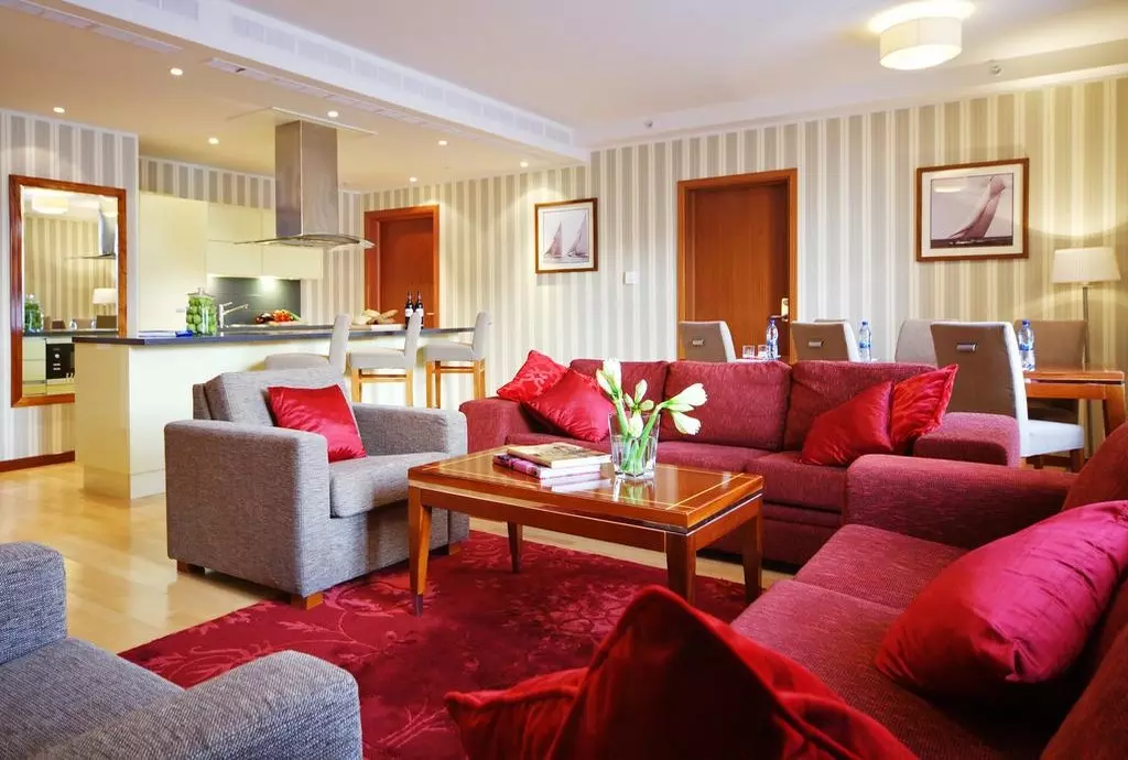 solo_sokos_palace_bridge_st_petersburg_shabavizparvaz_07.jpg solo_sokos_palace_bridge_st_petersburg_shabavizparvaz_07.jpg