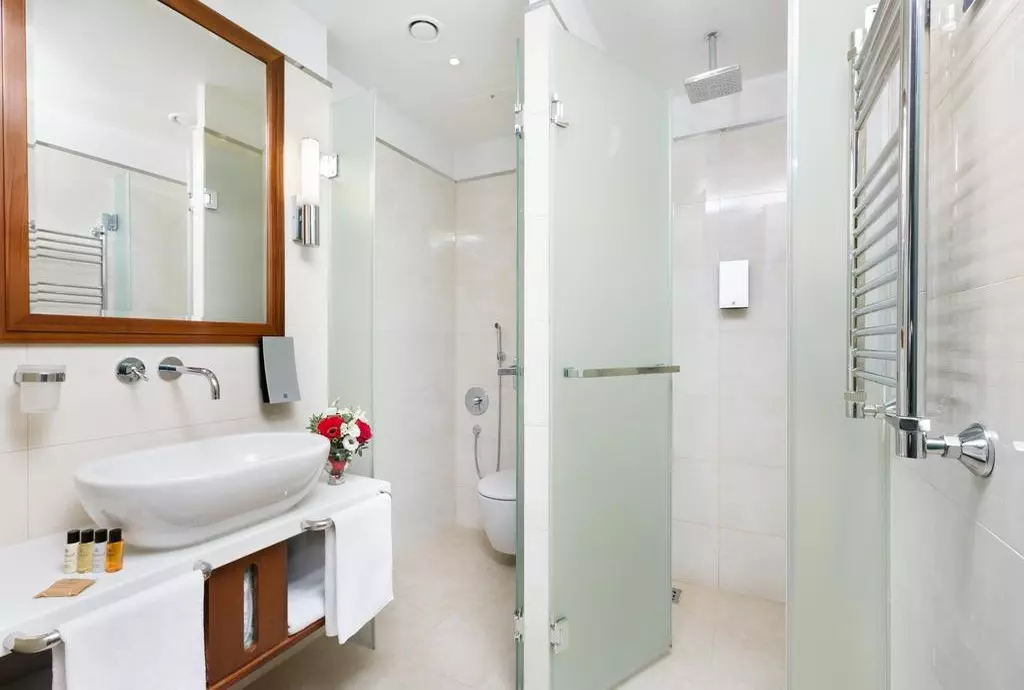 solo_sokos_palace_bridge_st_petersburg_shabavizparvaz_09.jpg solo_sokos_palace_bridge_st_petersburg_shabavizparvaz_09.jpg