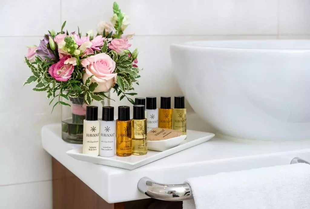 solo_sokos_palace_bridge_st_petersburg_shabavizparvaz_10.jpg solo_sokos_palace_bridge_st_petersburg_shabavizparvaz_10.jpg