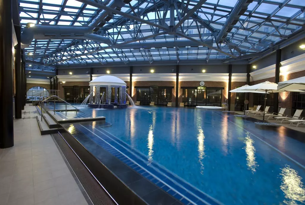 solo_sokos_palace_bridge_st_petersburg_shabavizparvaz_11.jpg solo_sokos_palace_bridge_st_petersburg_shabavizparvaz_11.jpg