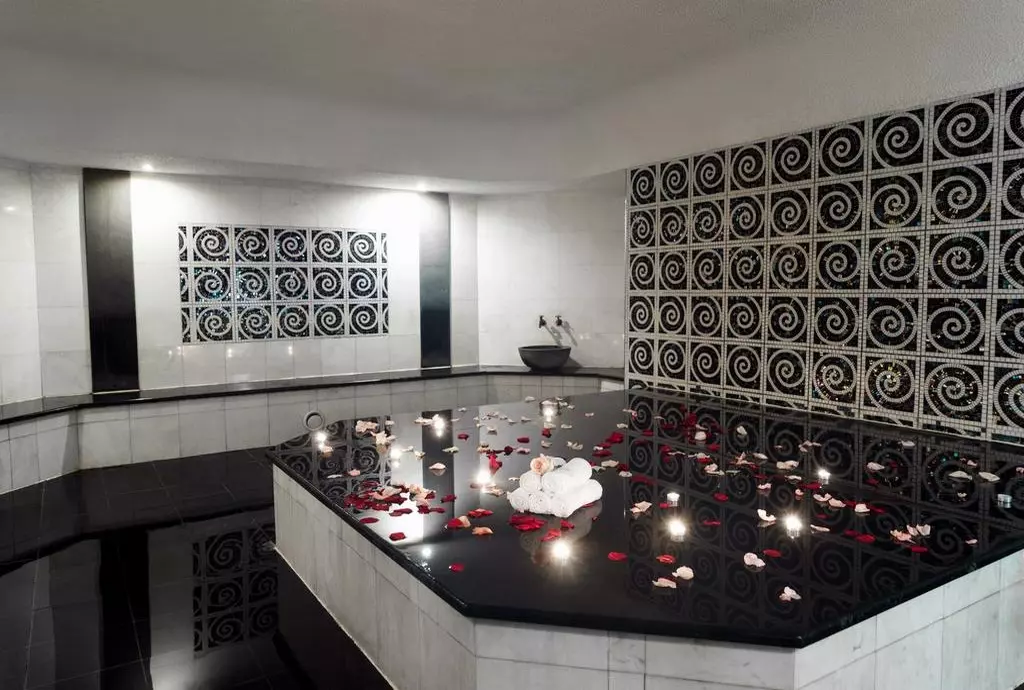 solo_sokos_palace_bridge_st_petersburg_shabavizparvaz_13.jpg solo_sokos_palace_bridge_st_petersburg_shabavizparvaz_13.jpg