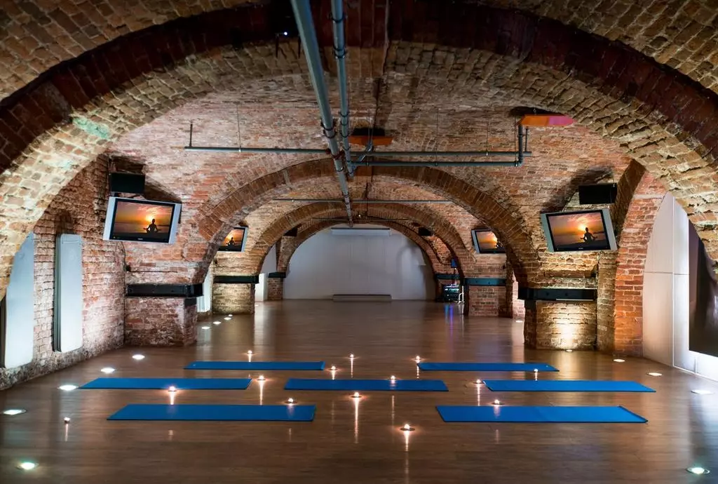 solo_sokos_palace_bridge_st_petersburg_shabavizparvaz_16.jpg solo_sokos_palace_bridge_st_petersburg_shabavizparvaz_16.jpg