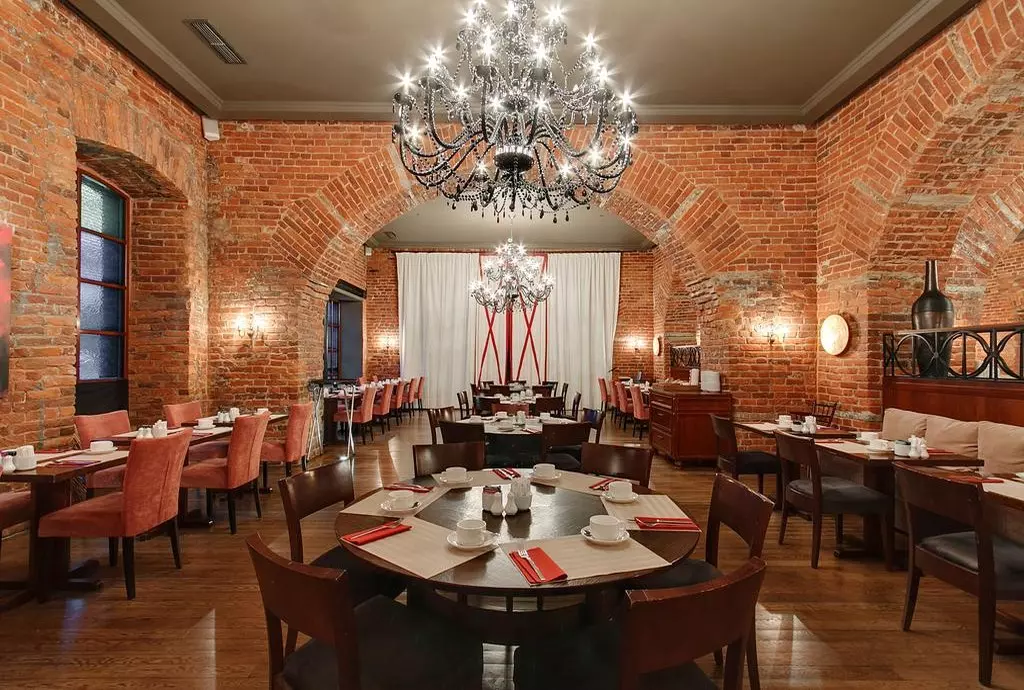 solo_sokos_palace_bridge_st_petersburg_shabavizparvaz_18.jpg solo_sokos_palace_bridge_st_petersburg_shabavizparvaz_18.jpg