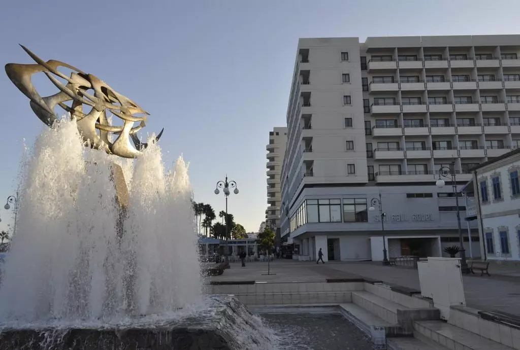 sun_hall_larnaca_shabavizparvaz_04.jpg
