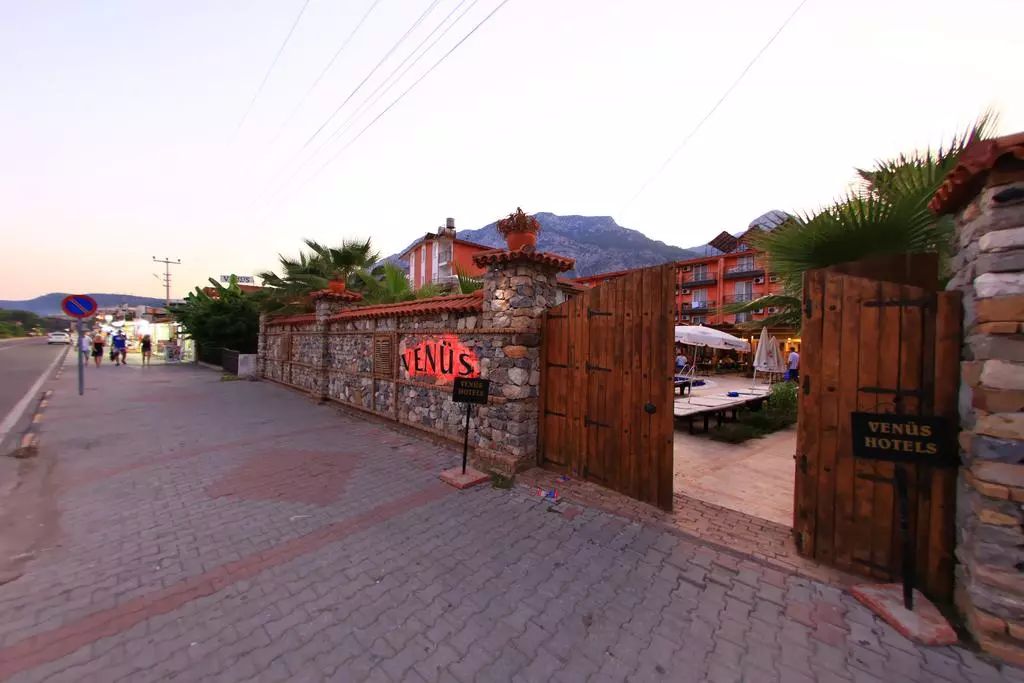 venus_hotel_shabavizparvaz_01.jpg