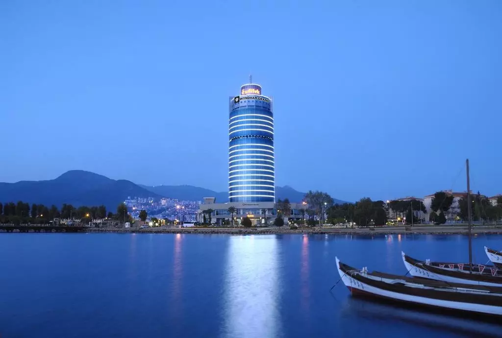 wyndham_grand_izmir_01.jpg