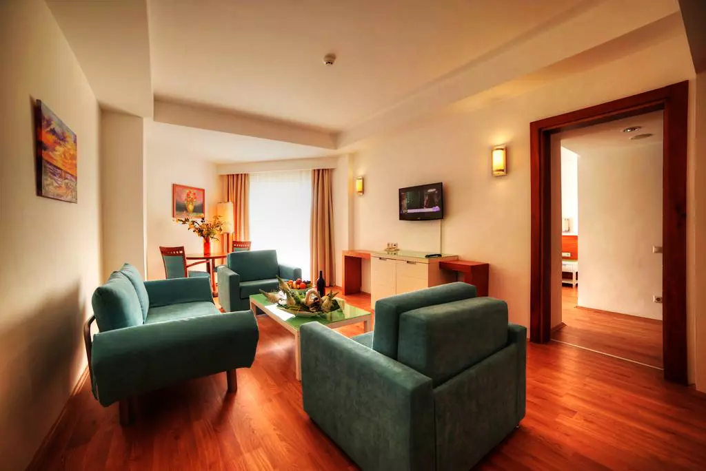 zena_resort_hotel_kemer_shabavizparvaz_06.jpg
